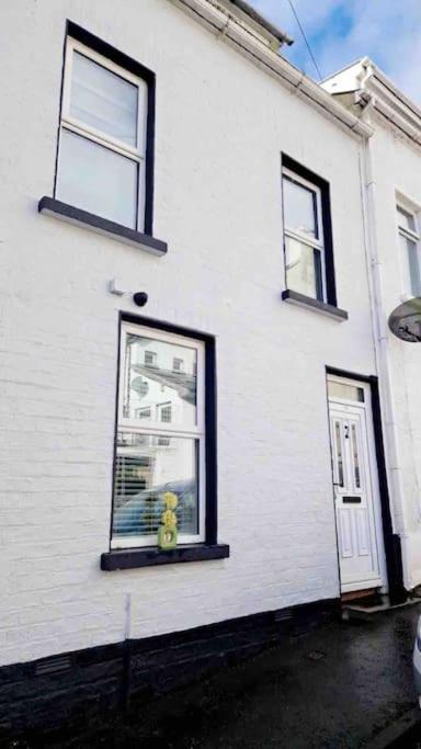 16 Stewart'S Terrace Derry City Bt48 7Lj Villa Екстериор снимка